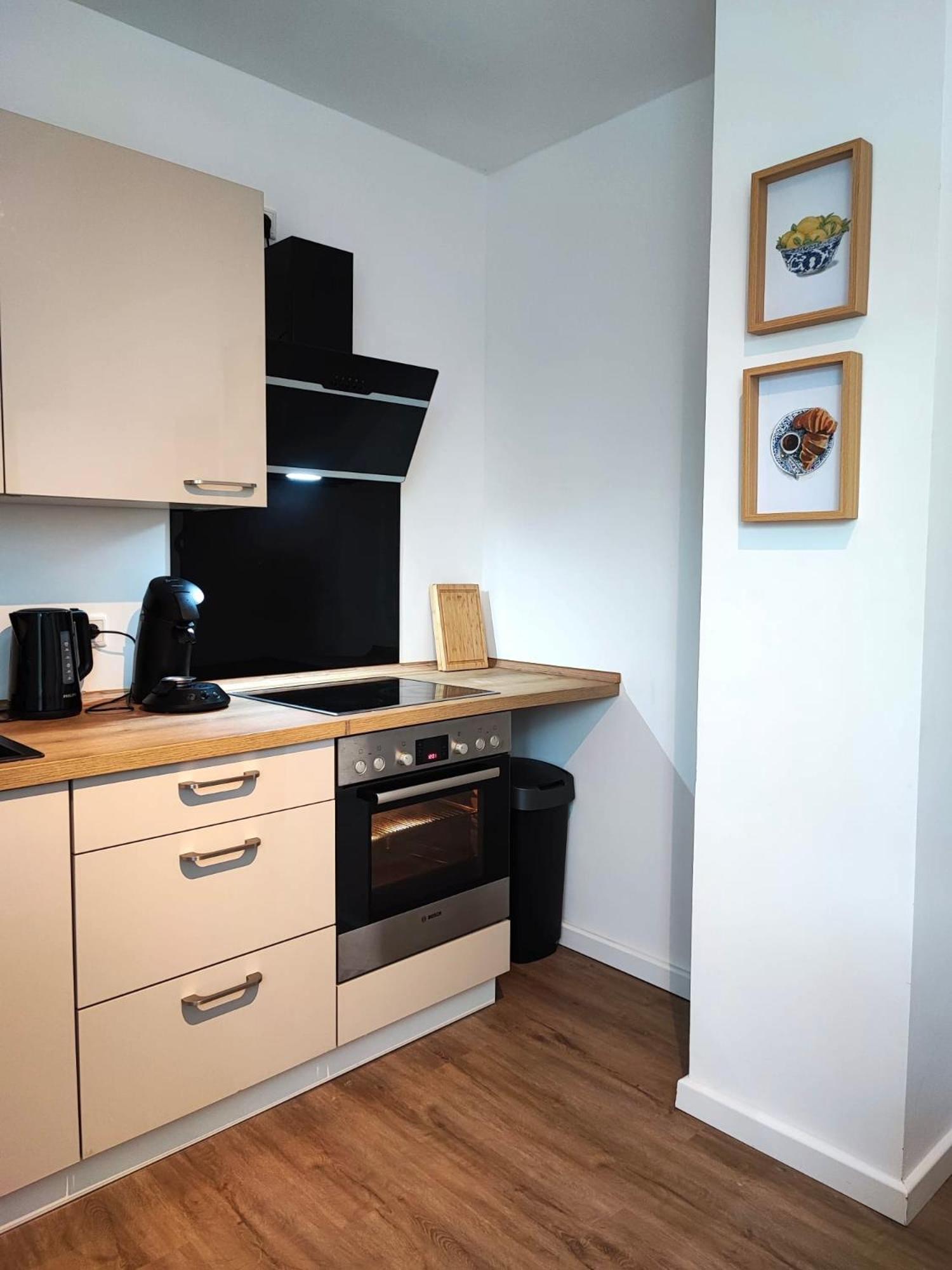 Rtr Essen - Fuer Bis Zu 8 Personen - Voll Ausgestattet - Zentral Limbecker Platz - Messe - Uniklinikum - Smart Tv - Modern Apartamento Exterior foto