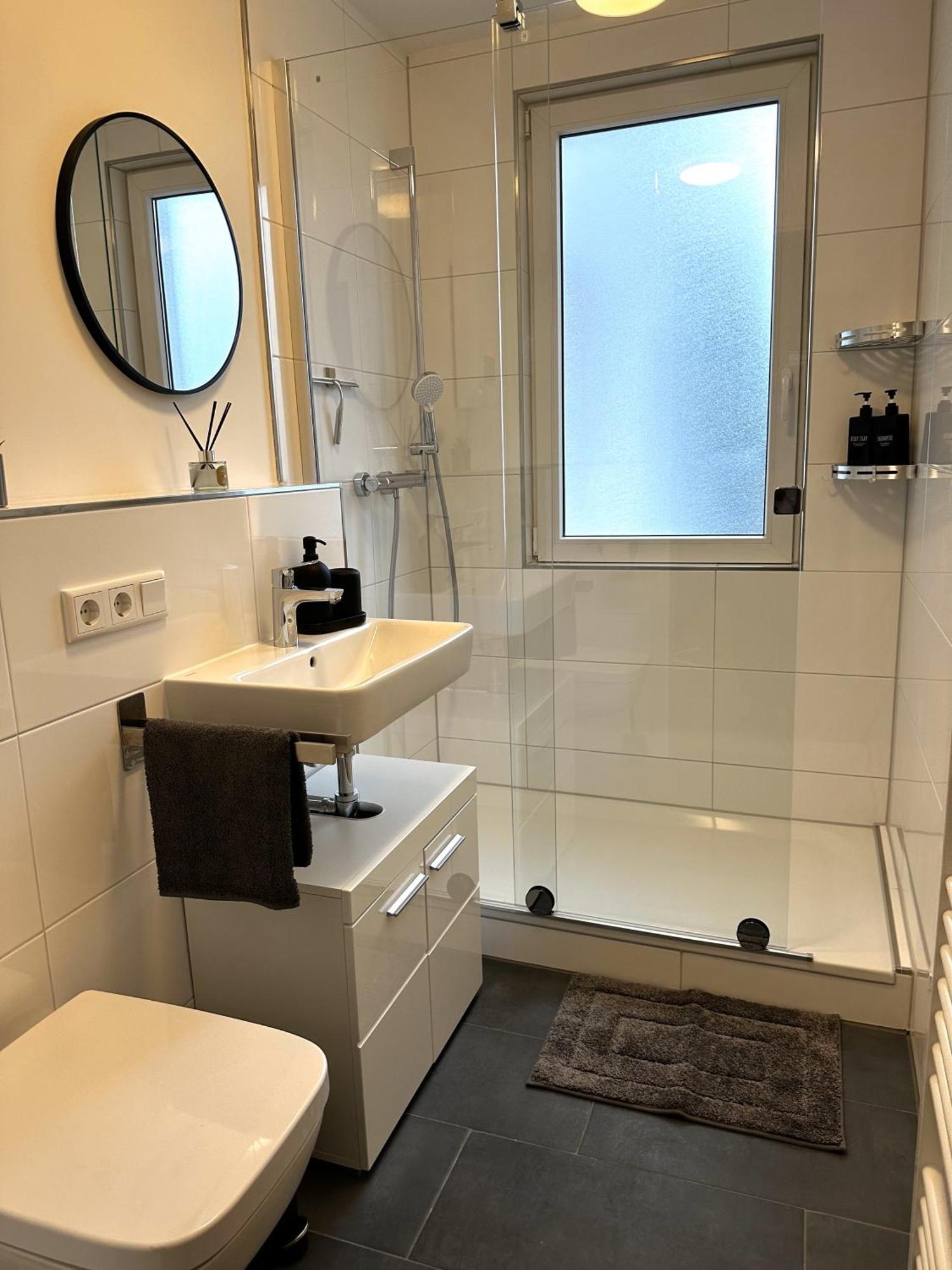 Rtr Essen - Fuer Bis Zu 8 Personen - Voll Ausgestattet - Zentral Limbecker Platz - Messe - Uniklinikum - Smart Tv - Modern Apartamento Exterior foto